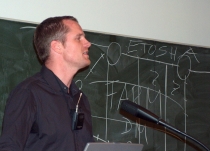 Dr. Schöne beim Vortrag  (Foto: Andreas Wienecke)
