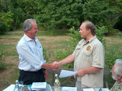  wir reichen uns immer wieder die Hand ...